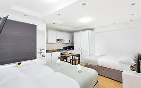 Studio9 Rooms - Next To Emirates Stadium - Budget Rooms With Shared Bathroom